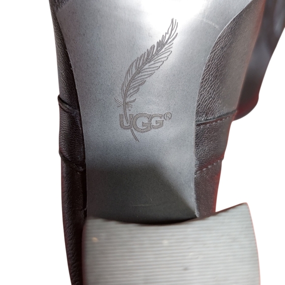 The UGG Cobie II Women’s Ankle Boots high heels Chelsea StyleExcellent Conditio - Picture 15 of 16